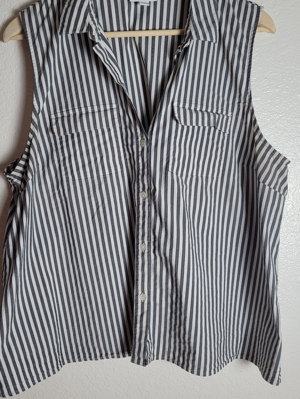 J. Jill Gray and White Vertical Stripe Sleeveless Button-Down Shirt Preppy